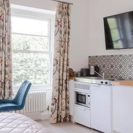 4 Berkeley Square I Your Apartment Bristol Room photo
