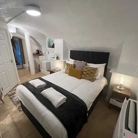 4 Berkeley Square I Your Apartment Bristol Room photo