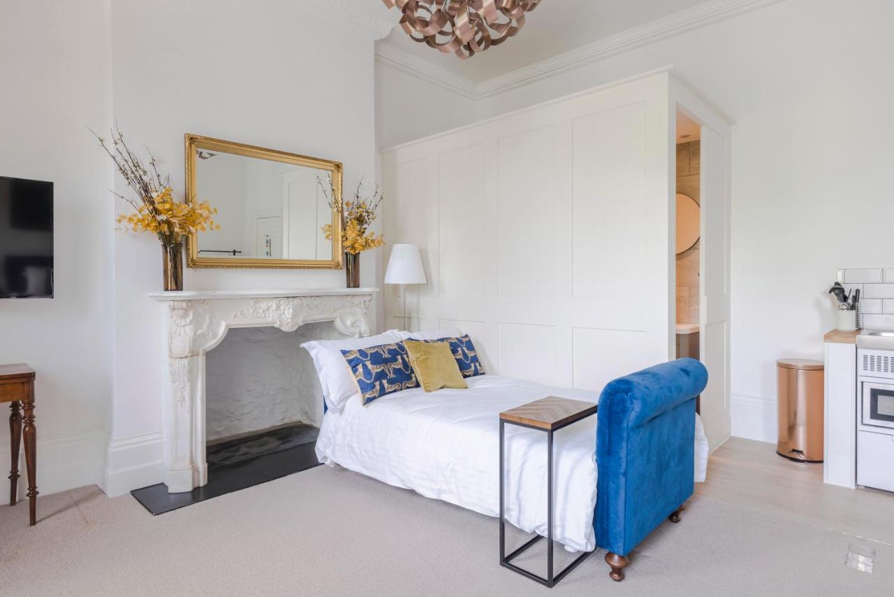 4 Berkeley Square I Your Apartment *